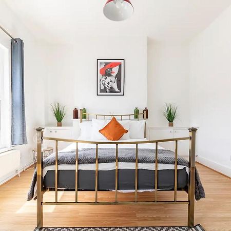 Large, Bright And Spacious 3 Bed Flat In 런던 외부 사진