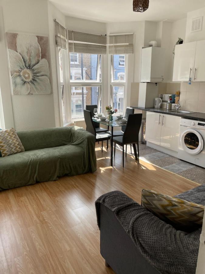 Large, Bright And Spacious 3 Bed Flat In 런던 외부 사진