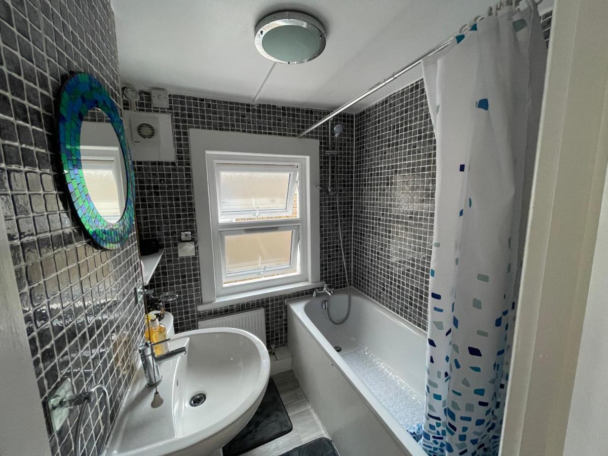 Large, Bright And Spacious 3 Bed Flat In 런던 외부 사진