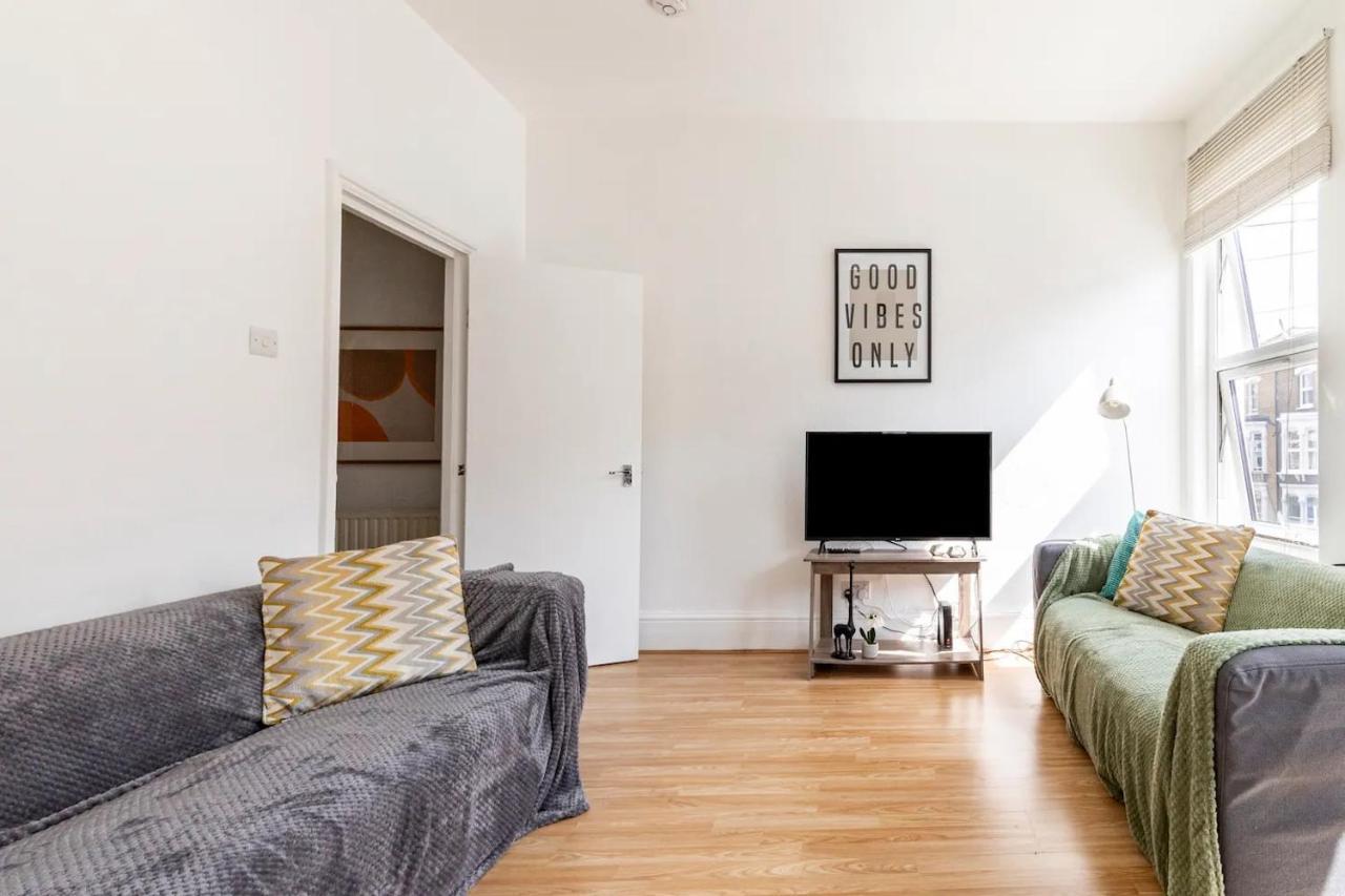Large, Bright And Spacious 3 Bed Flat In 런던 외부 사진